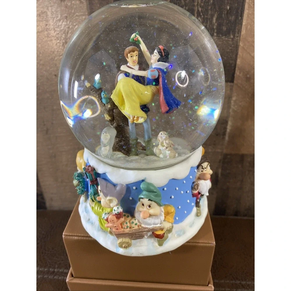 DISNEY PRINCESS SNOW WHITE MUSICAL Globe 